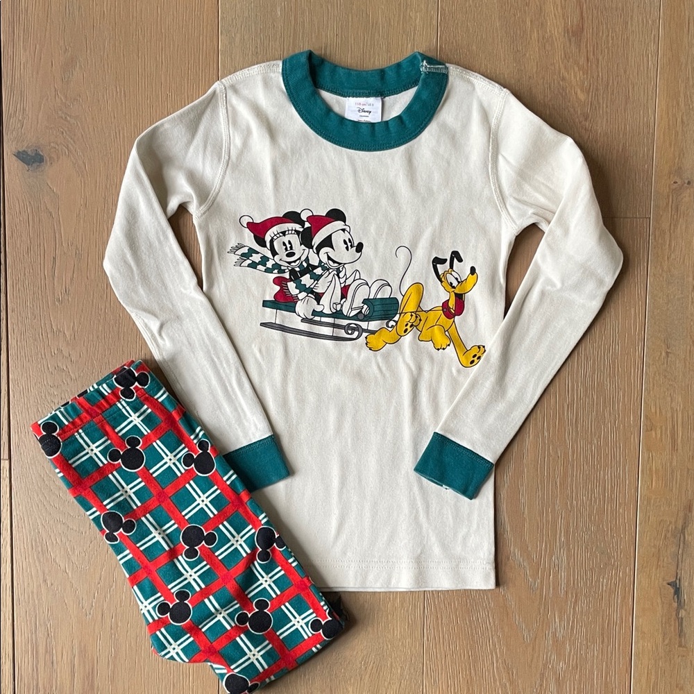 Hanna Andersson Disney Mickey Mouse Christmas pajamas, size 5